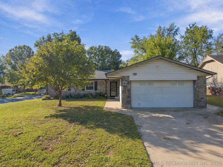 Property Photo: 503 W South Park Street OK 74011