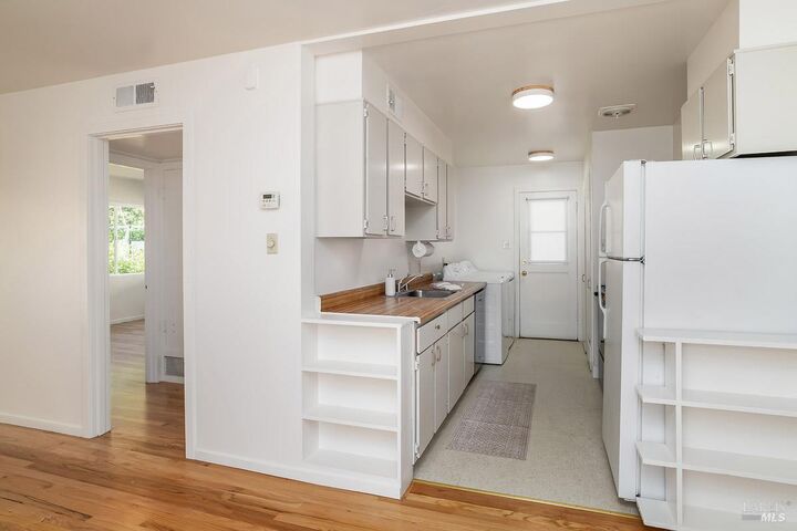 Property Photo:  40 44 Elizabeth Way  CA 94901 