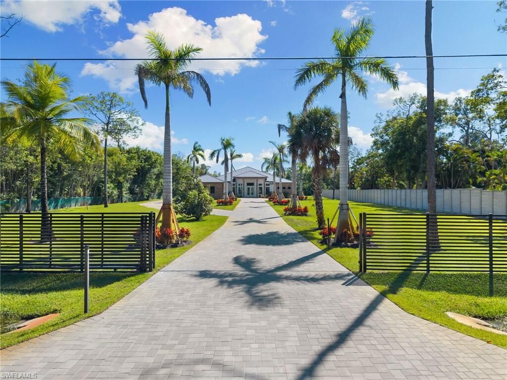 Property Photo: 7040 Sable Ridge Ln FL 34109