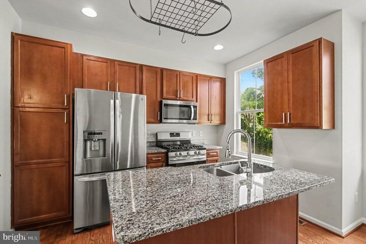 Property Photo:  16759 Shingle Oak Drive  VA 22191 