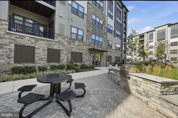 Property Photo:  12875 Mosaic Park Way 4-D  VA 20171 
