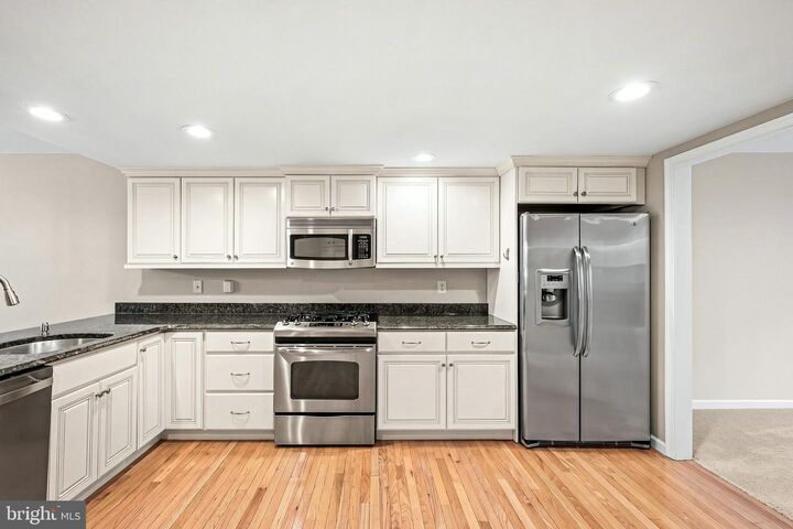 Property Photo: 62 Soldiers Square 62 PA 19087