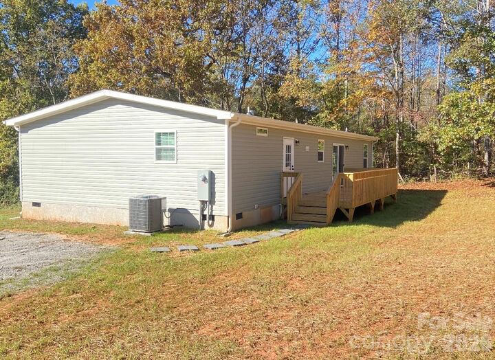 Property Photo: 1714 Old Amherst Circle NC 28655
