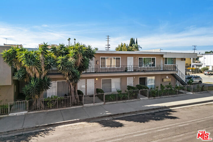Property Photo: 3102 S Canfield Ave CA 90034