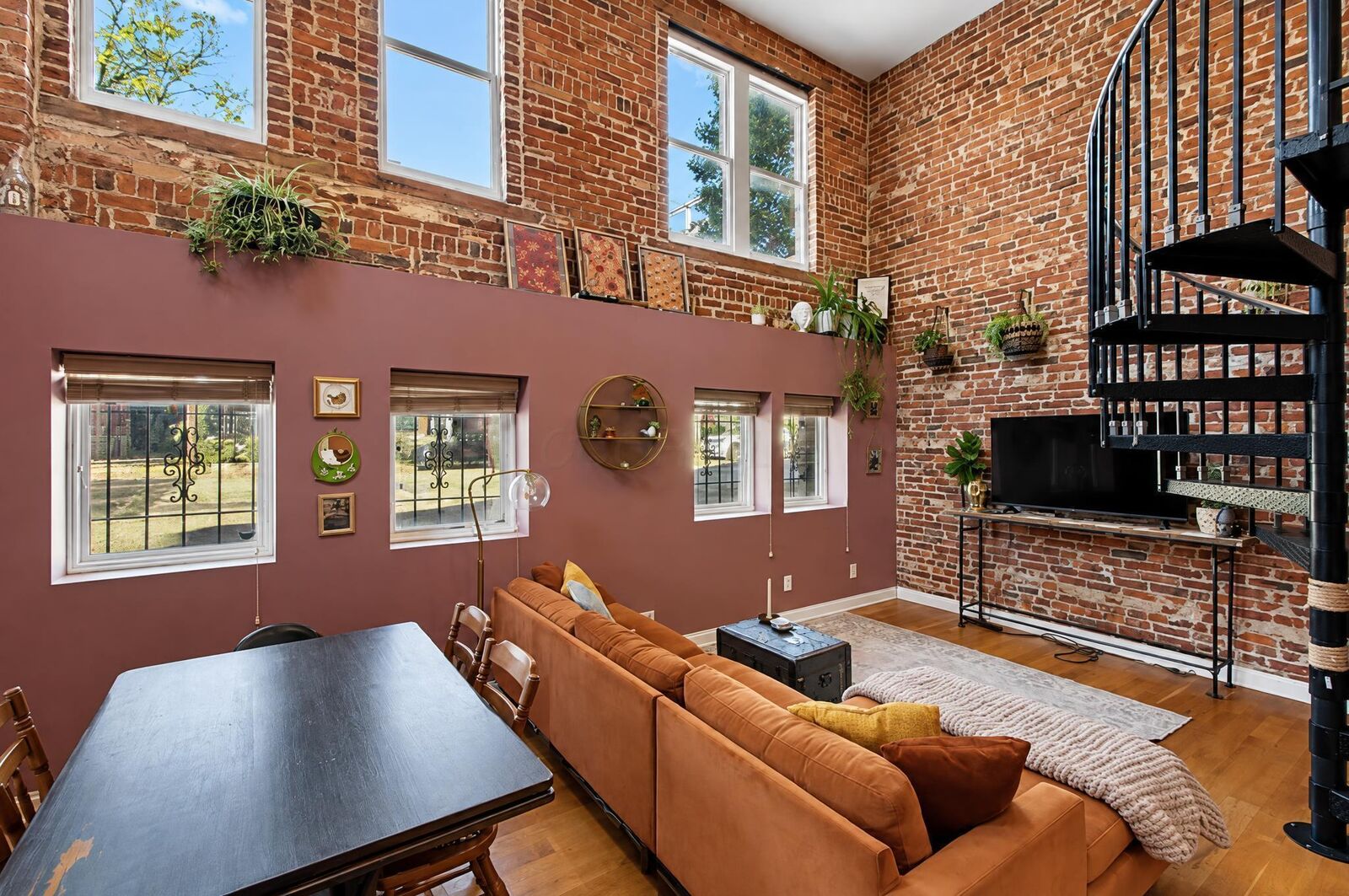 Property Photo: 102 Hamilton Avenue OH 43203