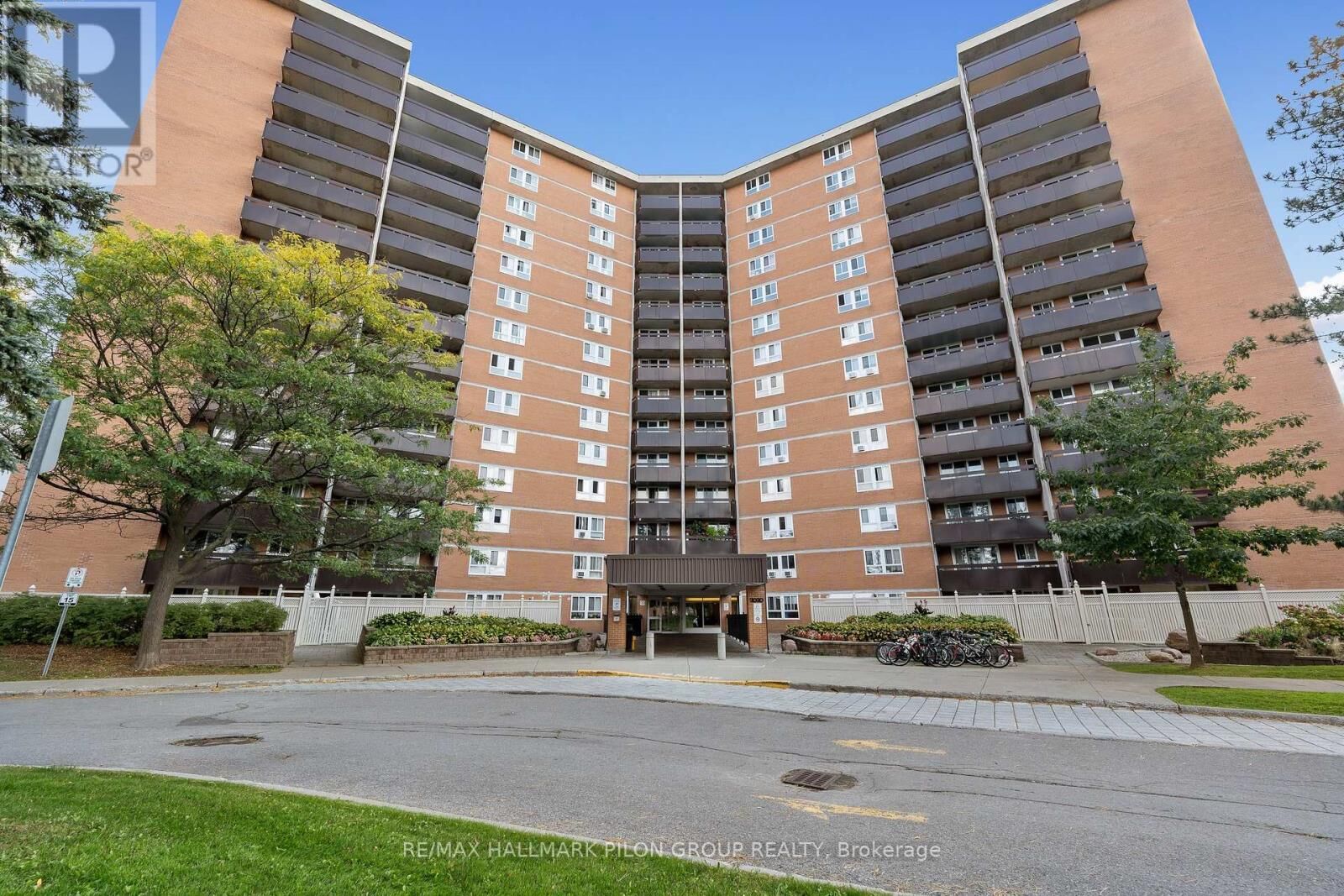 Property Photo:  2000 Jasmine Crescent 508  ON K1J 8K4 