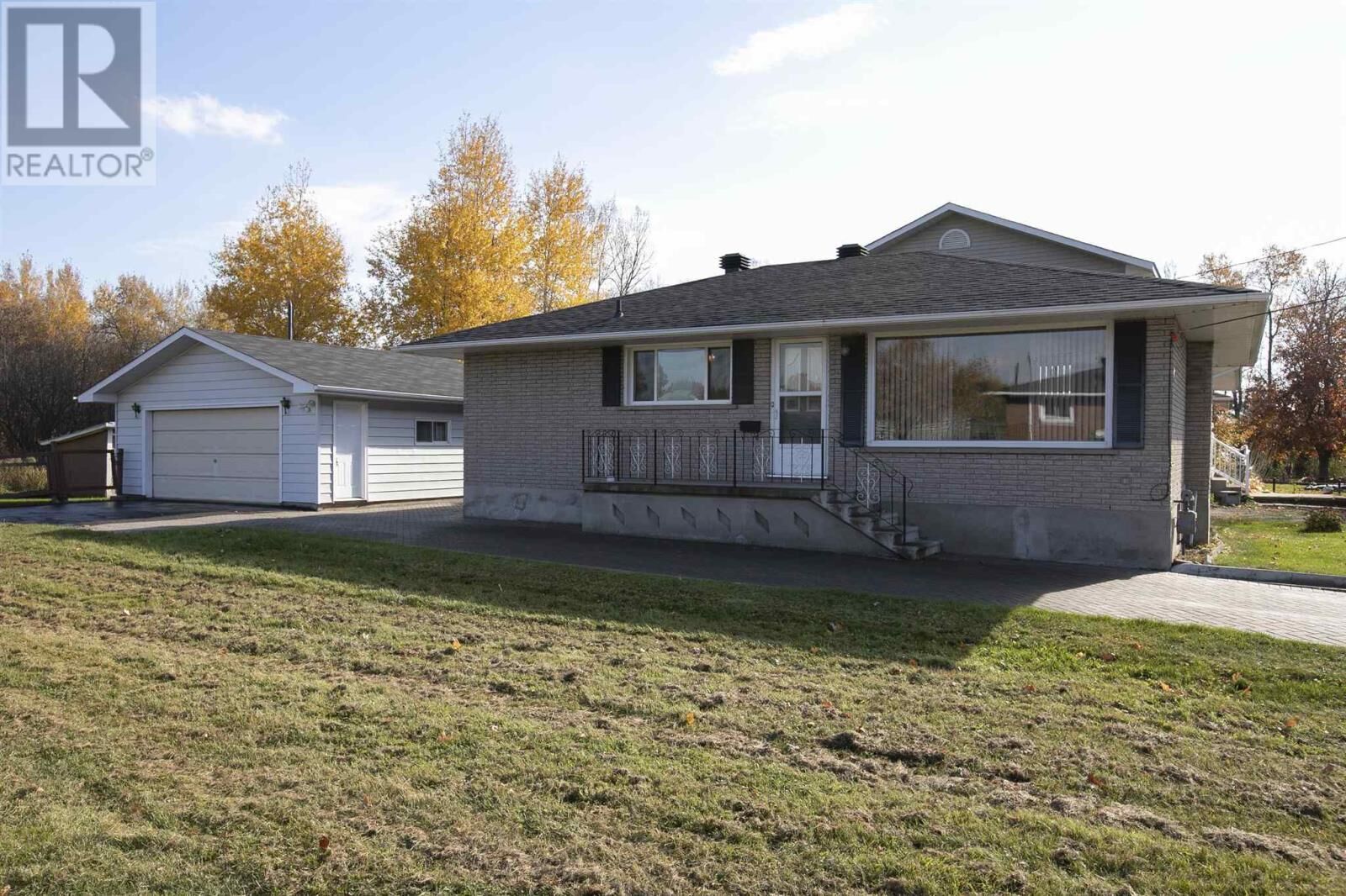 Property Photo:  63 Murton Ave  ON P6C 4G5 