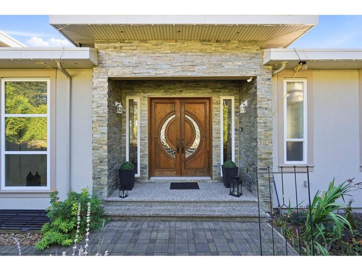 Photo de la propriété: 12528 52A Avenue BC V3X 3K3