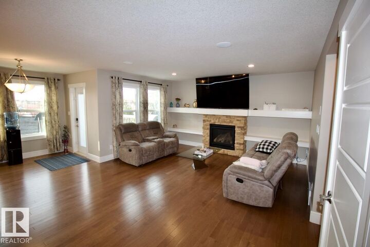 Property Photo:  7704 Ellesmere Lane  AB T8H 0P7 