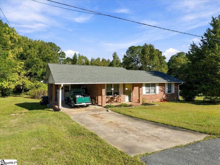 Property Photo:  205 Brentwood Drive  SC 29627 