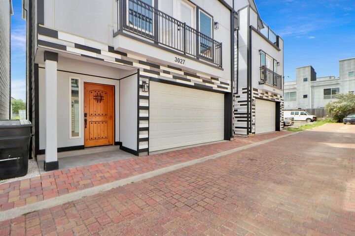 Property Photo: 3027 Clinton Drive TX 77020