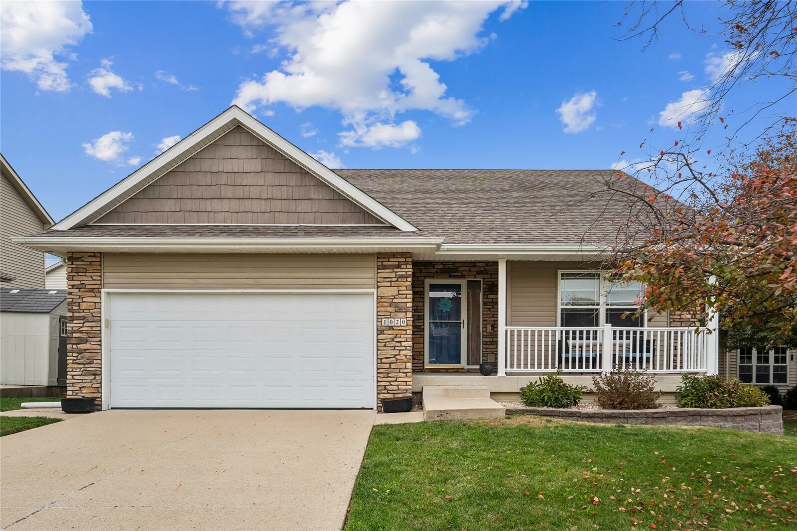 Property Photo: 1020 Rolling Hills Court IA 50211