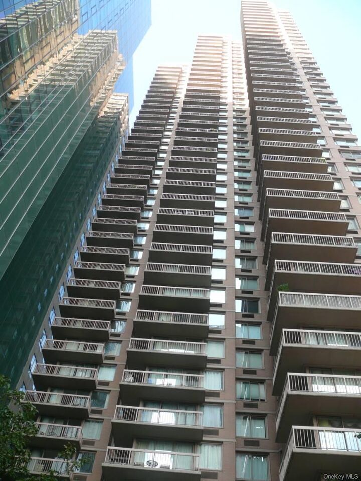 Property Photo:  235 E 40th Street 3G/H  NY 10016 