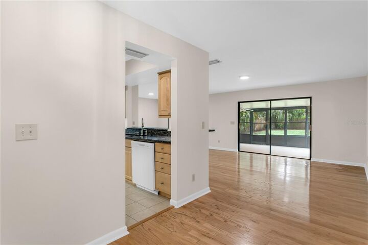 Property Photo: 3302 W Tambay Avenue FL 33611