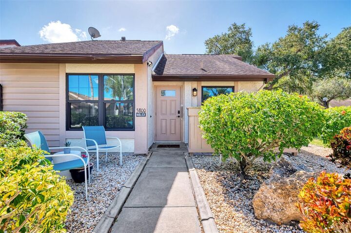 Property Photo: 5800 Niblick Place FL 34287