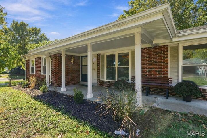 Property Photo:  1617 Redbluff Court  MO 63146 