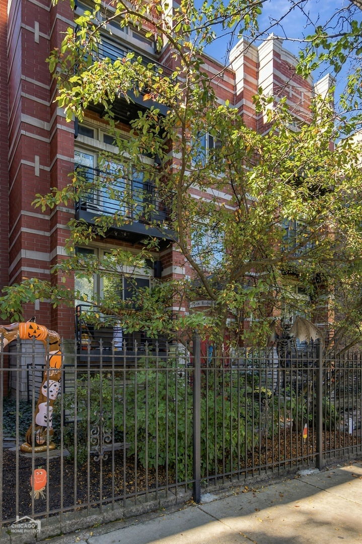 Property Photo:  4226 N Ashland Avenue 4A  IL 60613 