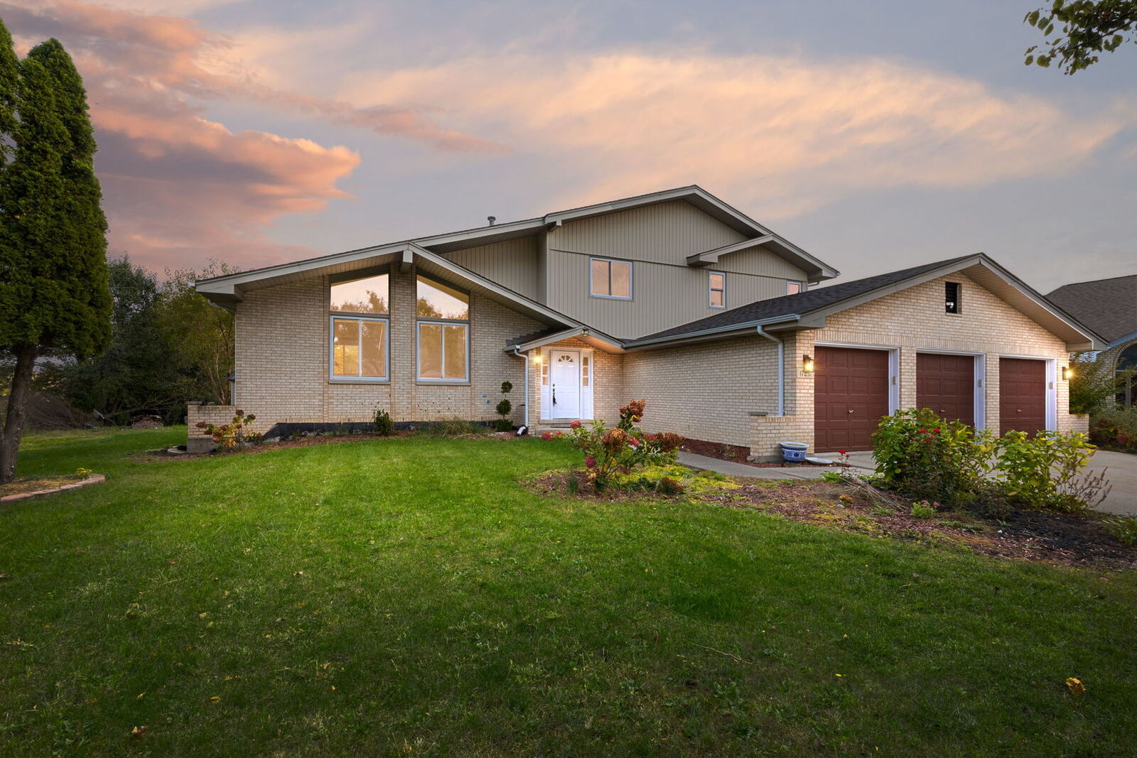 Property Photo: 17231 Brookgate Drive IL 60467