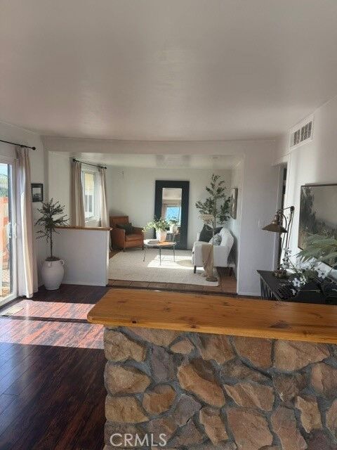 Property Photo:  401 Tahiti  CA 93442 