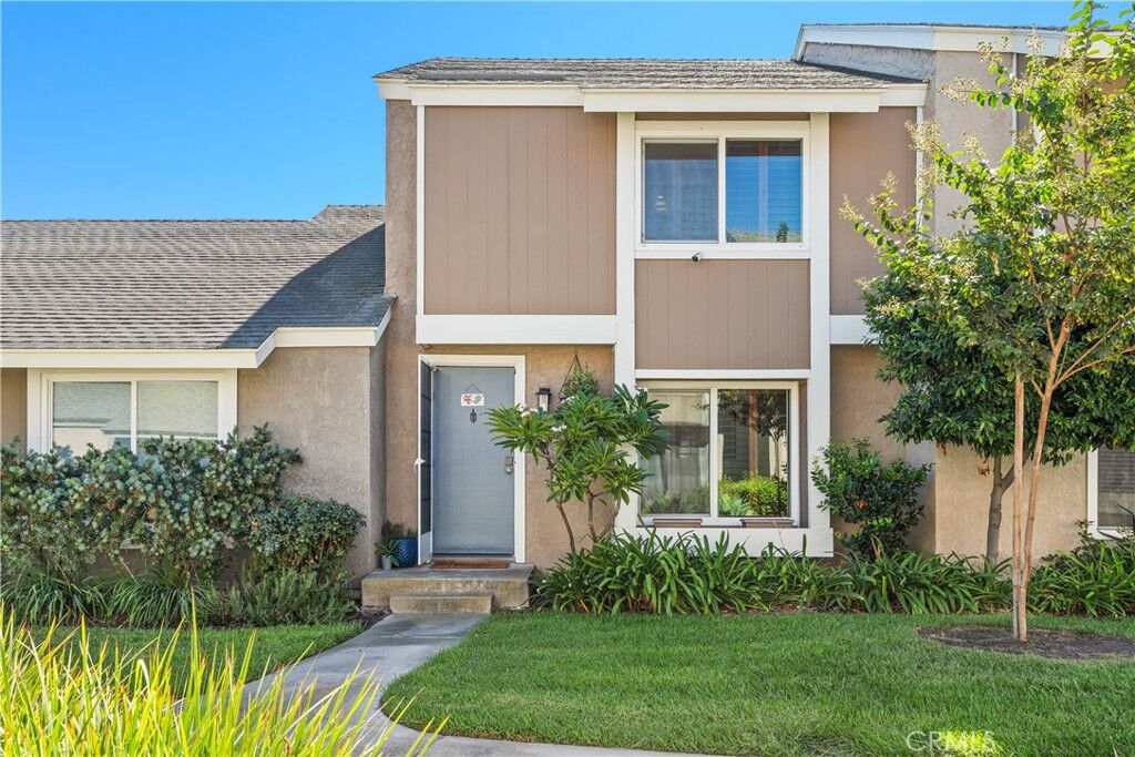 Property Photo: 52 Briarwood CA 92604