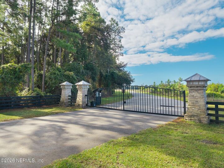 Property Photo: 14435 Andalusia Trail FL 32110