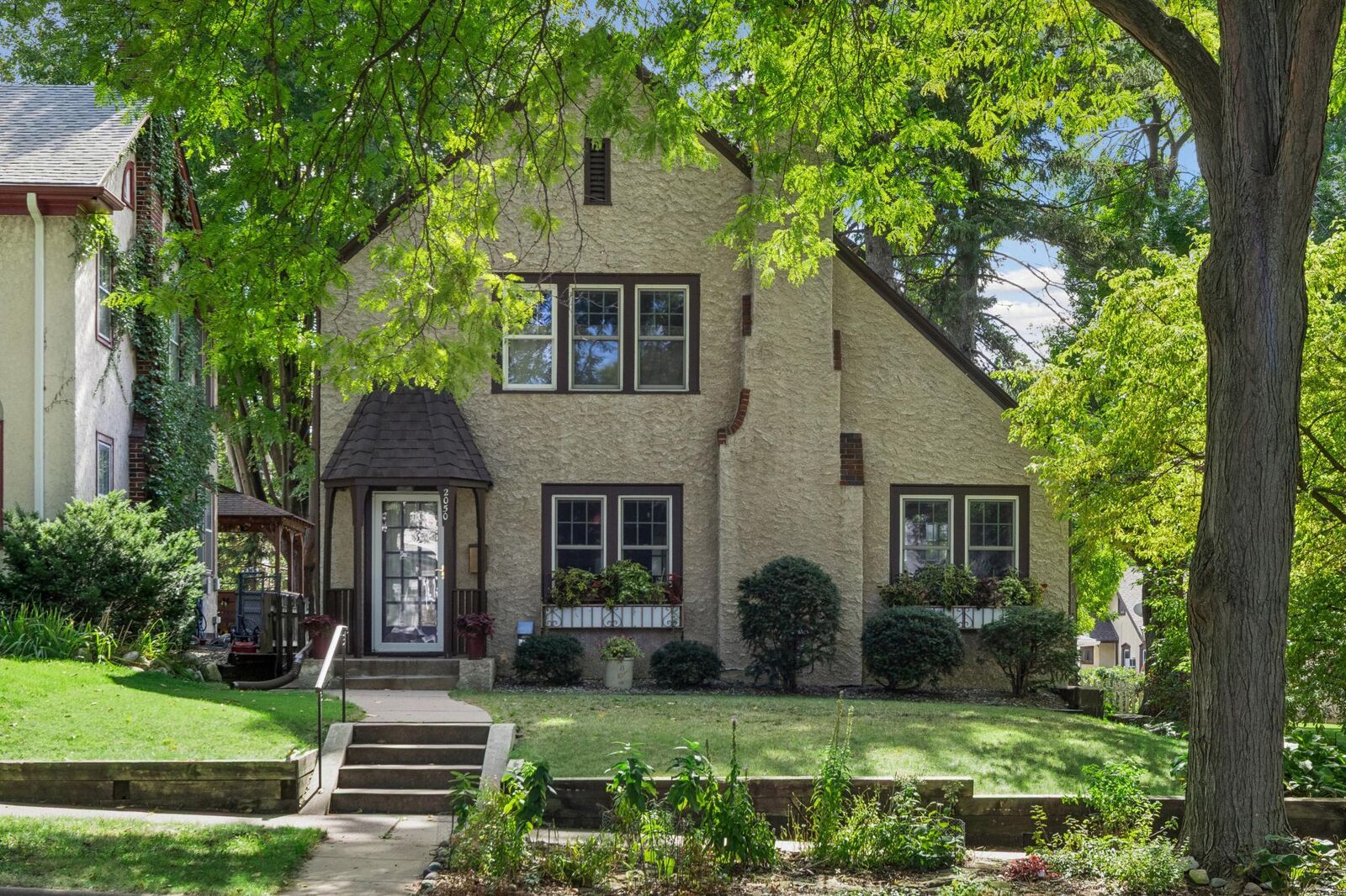 Property Photo: 2050 Palace Avenue MN 55105