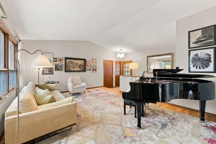 Property Photo:  620 Riviera Drive  MN 55112 