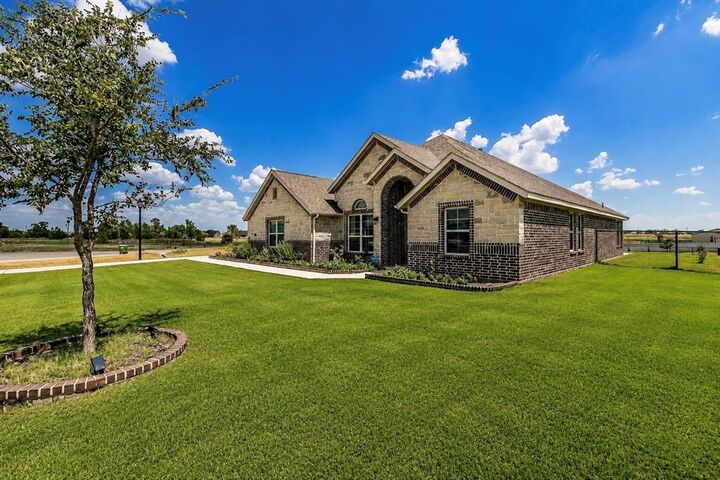 Property Photo:  198 Spanish Moss Trail  TX 76078 