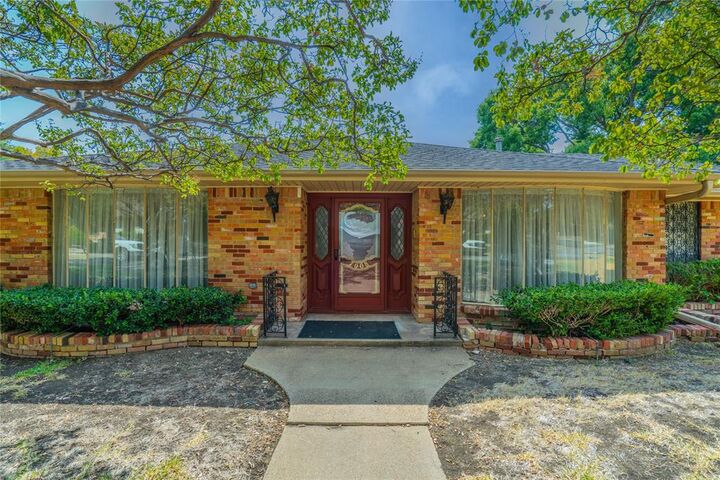 Property Photo:  7008 Leameadow Drive  TX 75248 