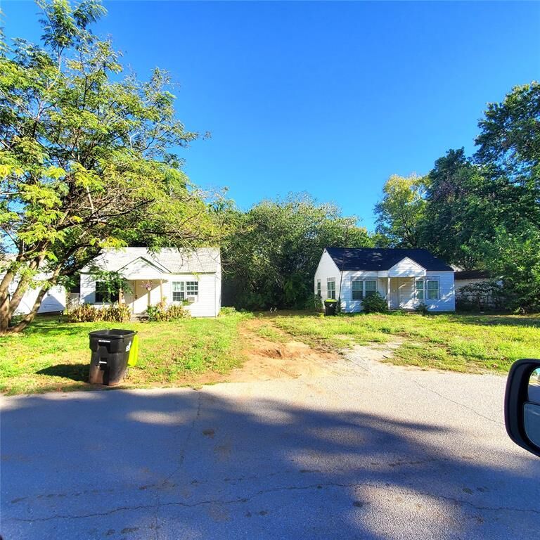 Property Photo:  315 W Eel River Street  OK 73080 