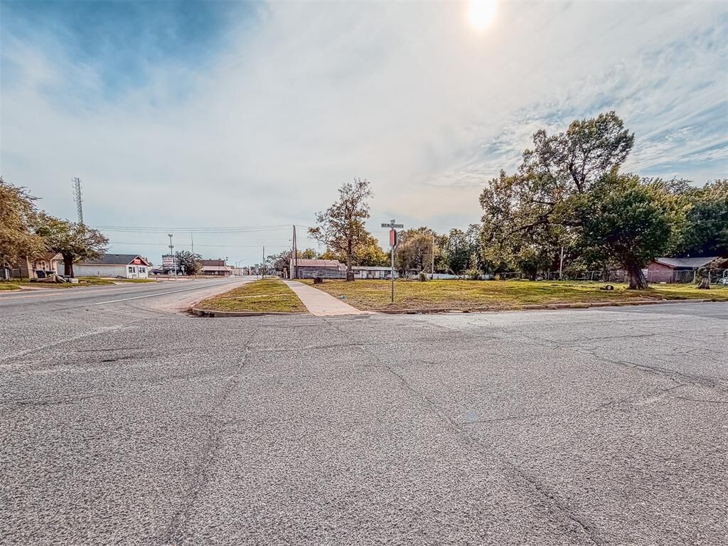 Property Photo: 318 N 1st Street OK 73005