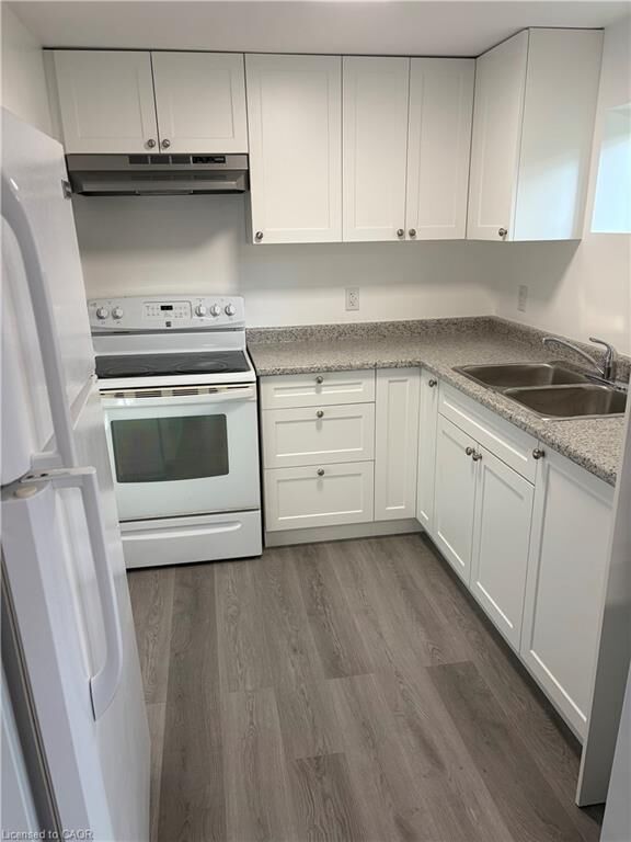 Property Photo:  16 Maple Crescent 2  ON N3L 3R4 
