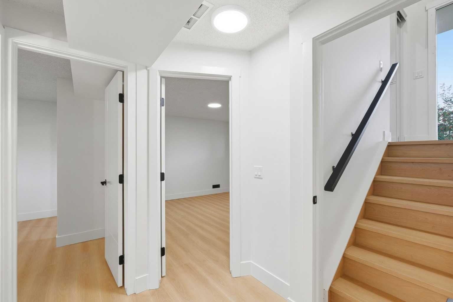 Property Photo:  724 55 Street SE  AB T2A 3R8 