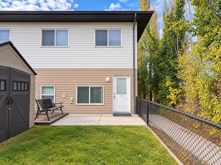 Property Photo:  111 4 Avenue D  AB T1P 1T5 