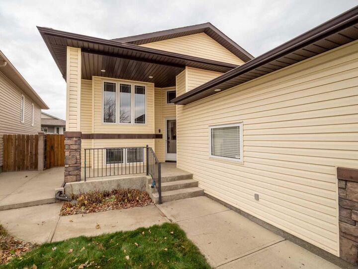 Property Photo:  417 Grizzly Crescent N  AB T1H 5N3 