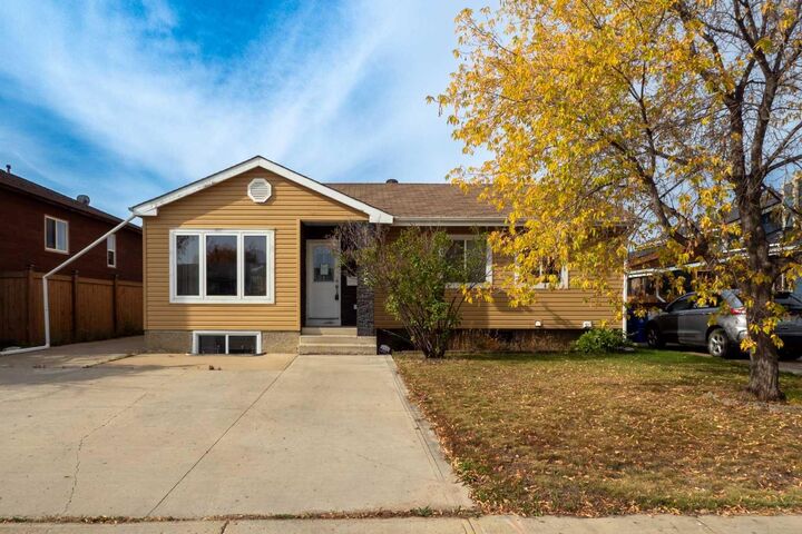 Property Photo:  125 Becker Crescent  AB T9K 1M6 