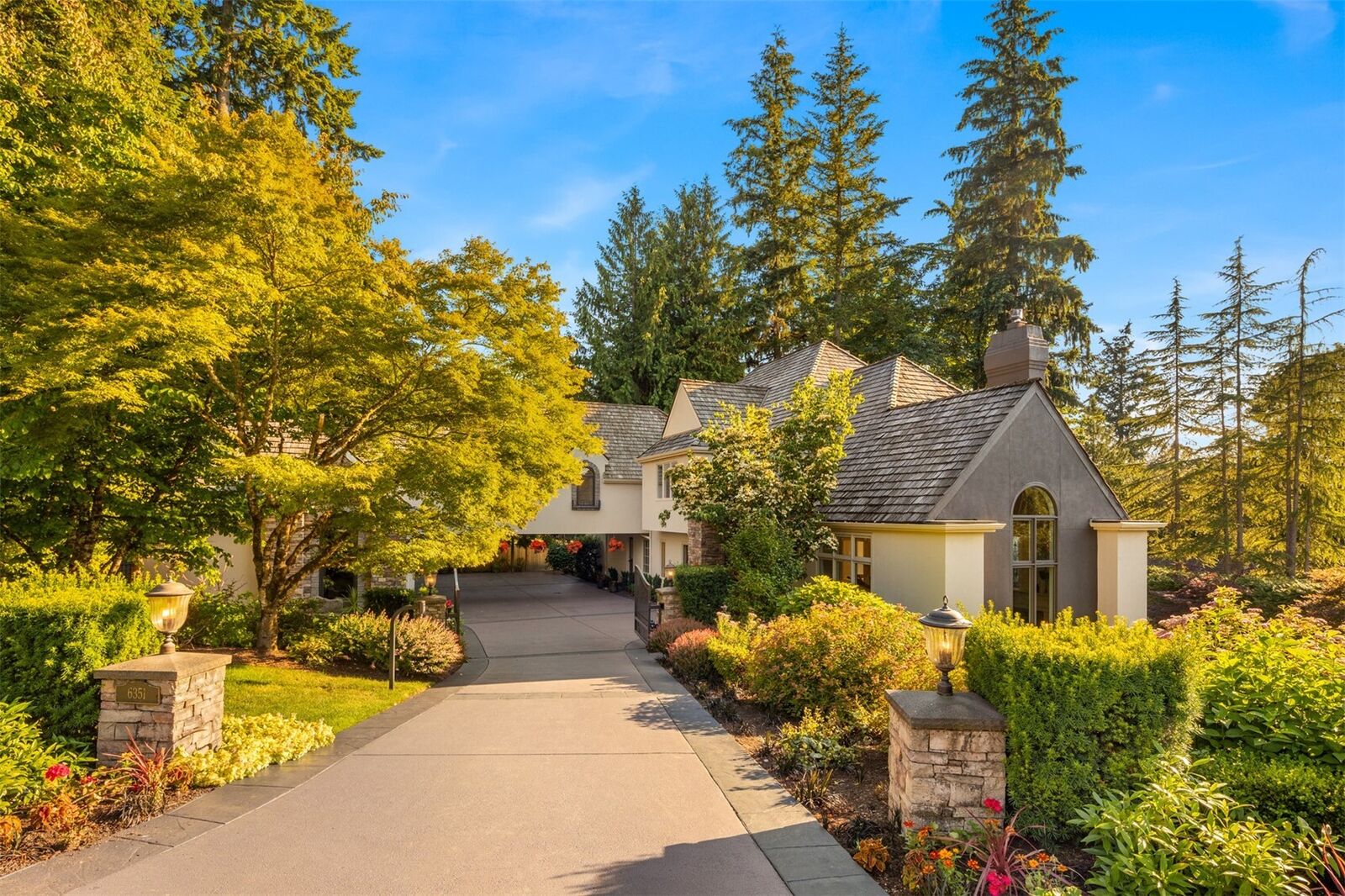 Property Photo:  6351  163rd Place SE  WA 98006 