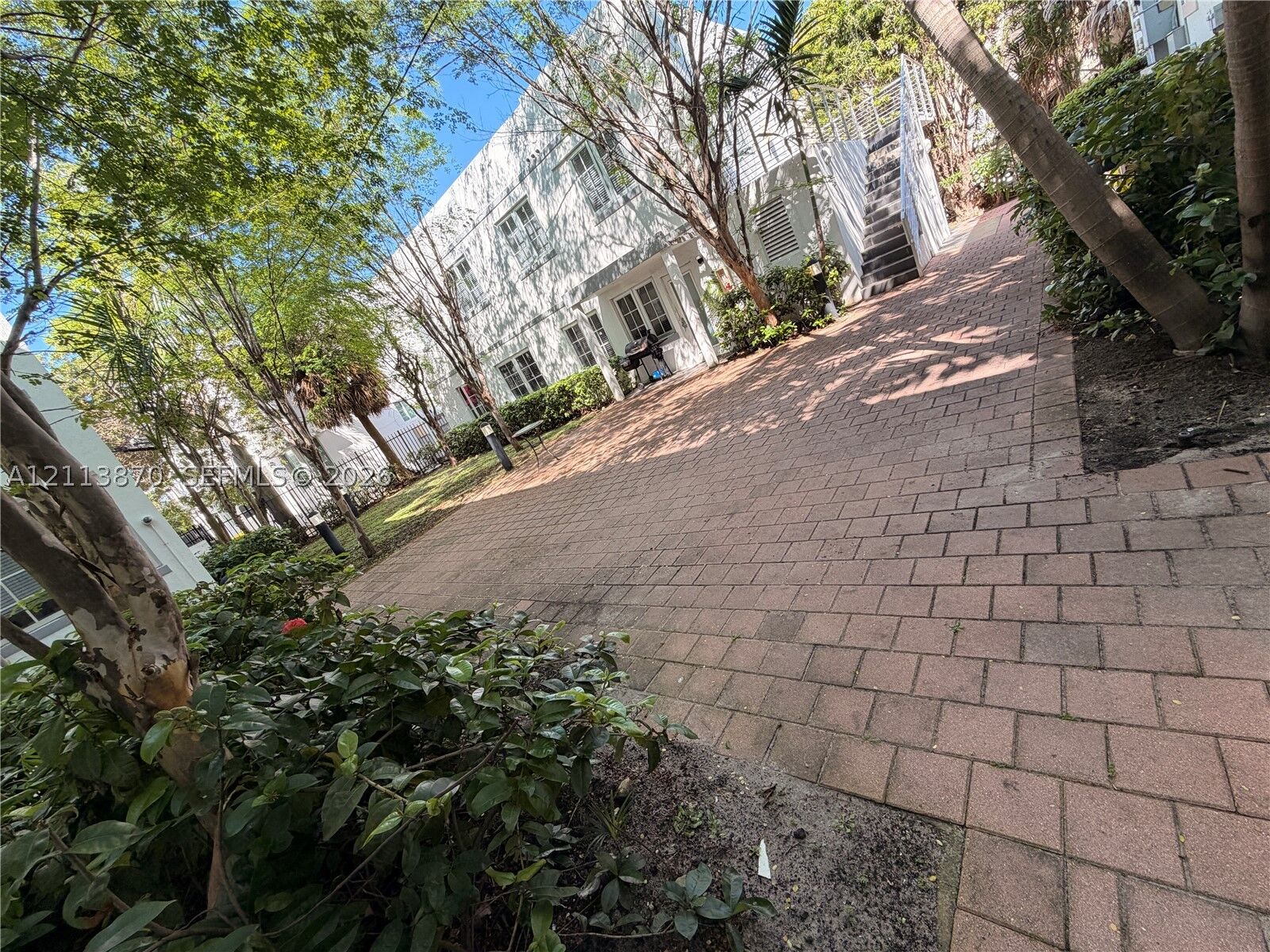 Property Photo: 511 15th Street 6 FL 33139