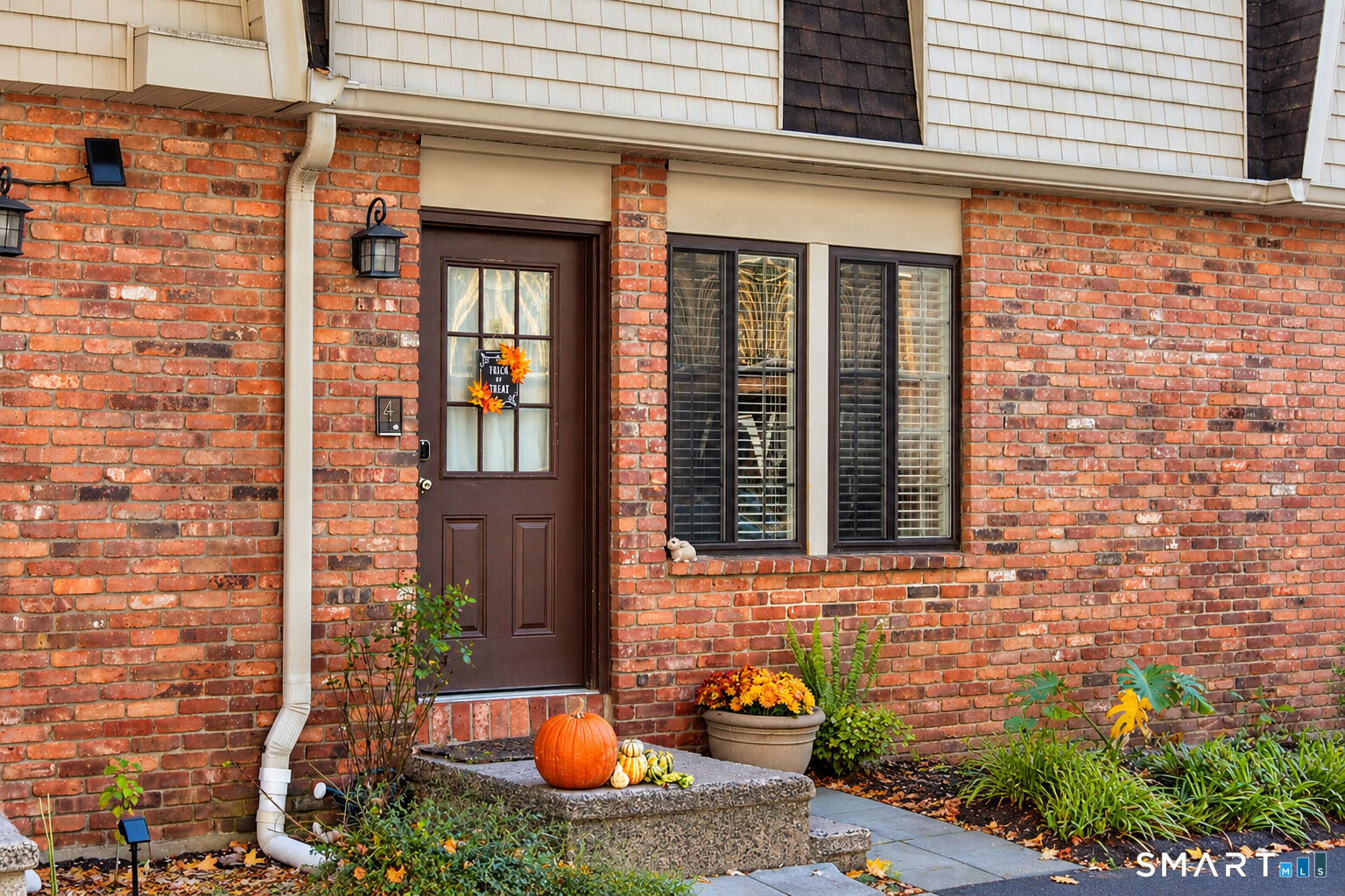 Property Photo: 105 Columbus Place 4 CT 06907