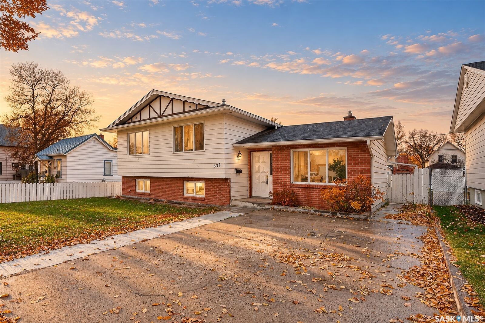 Property Photo:  338 Grandview Street W  SK S6H 5K8 