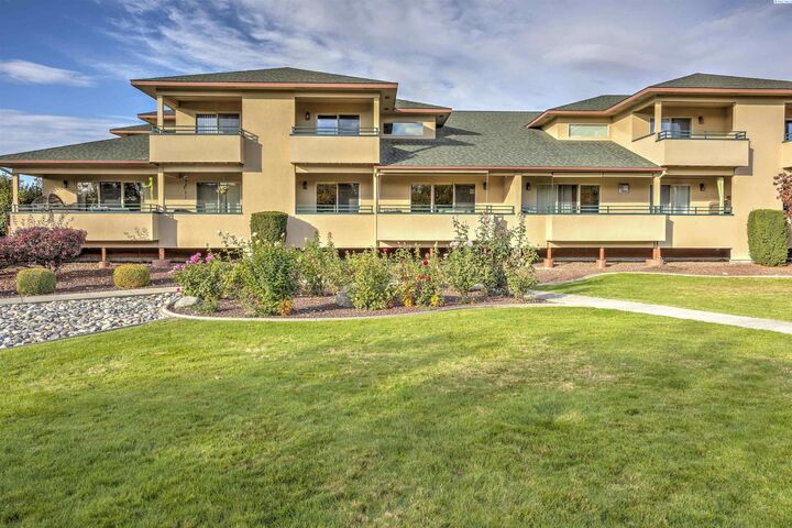 Property Photo: 300 Columbia Point Drive B-115 WA 99352