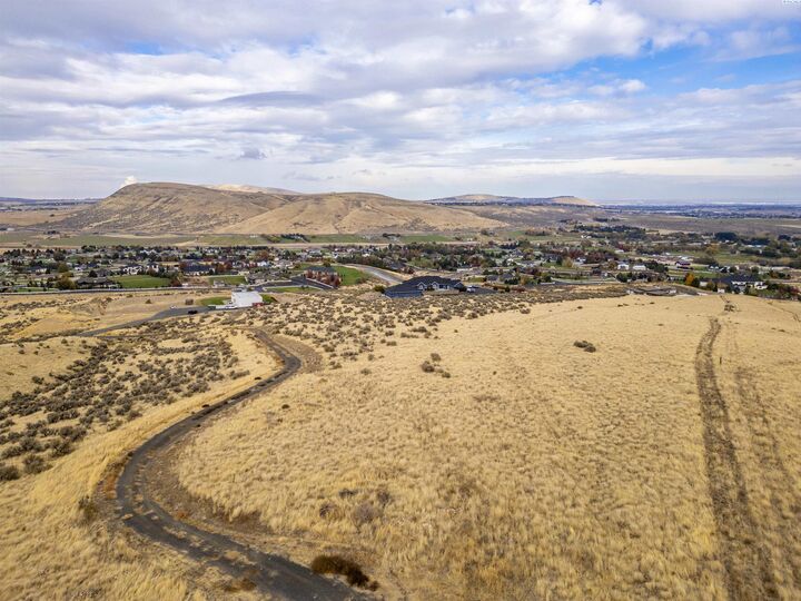 Property Photo: 75331 Homestead Rd WA 99336
