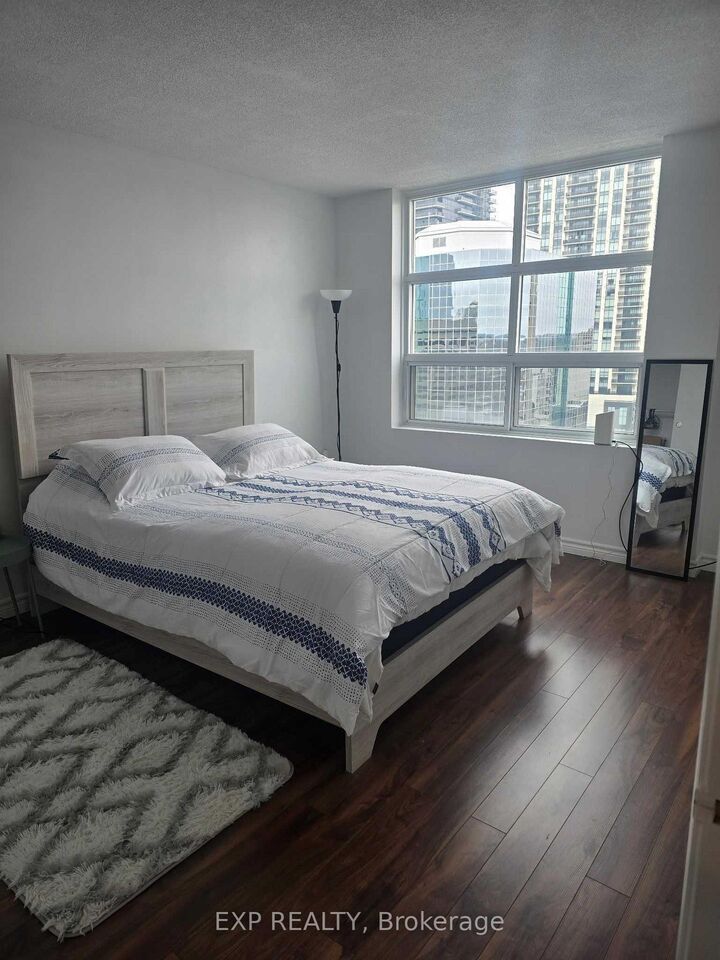 Property Photo:  155 Kent Street 1202  ON N6A 5N7 