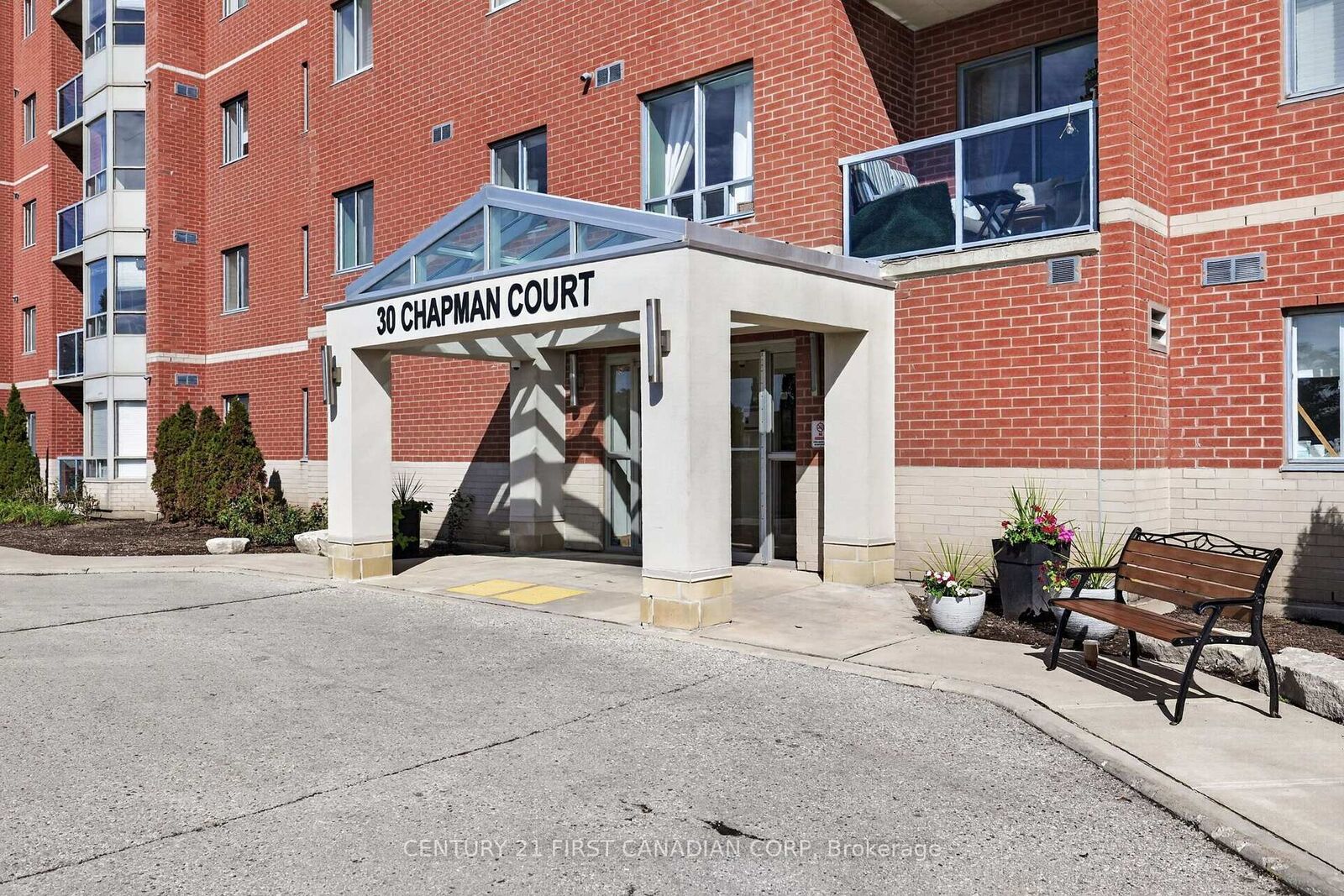 Property Photo:  30 Chapman Court 203  ON N6G 4Y4 