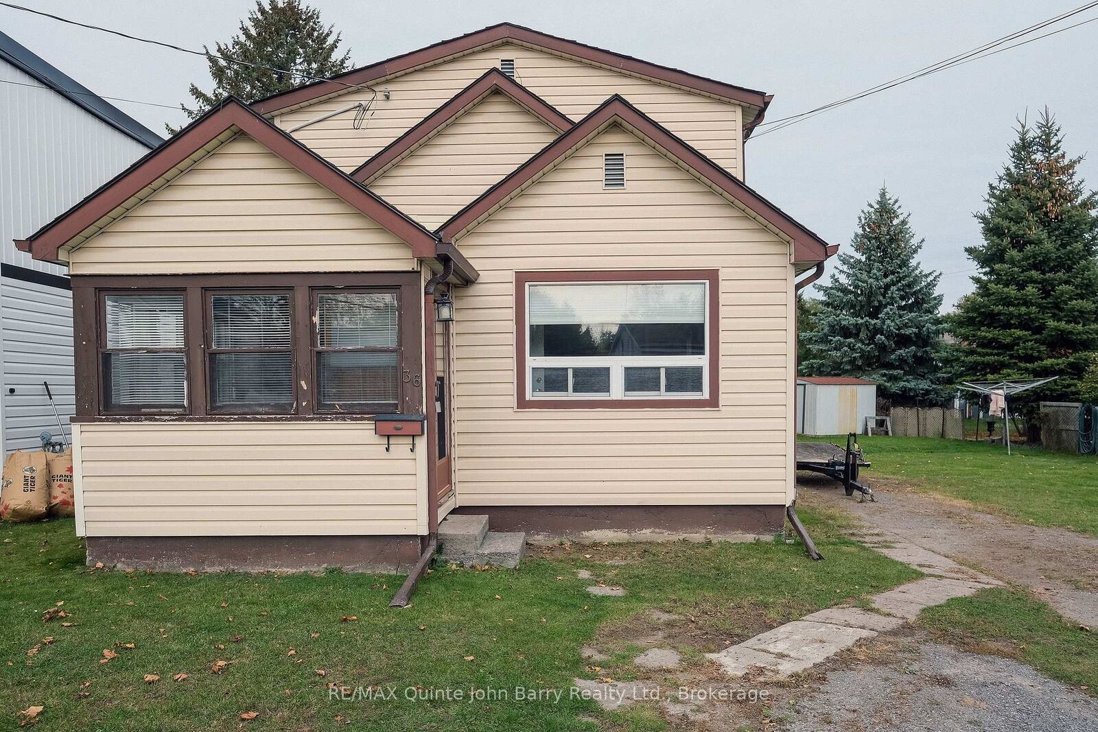 Property Photo:  36 Graham Street  ON K8P 1P5 