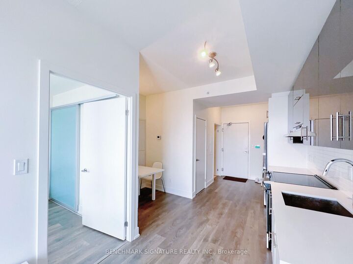 Property Photo:  180 Fairview Mall Drive 1805  ON M2J 0G4 