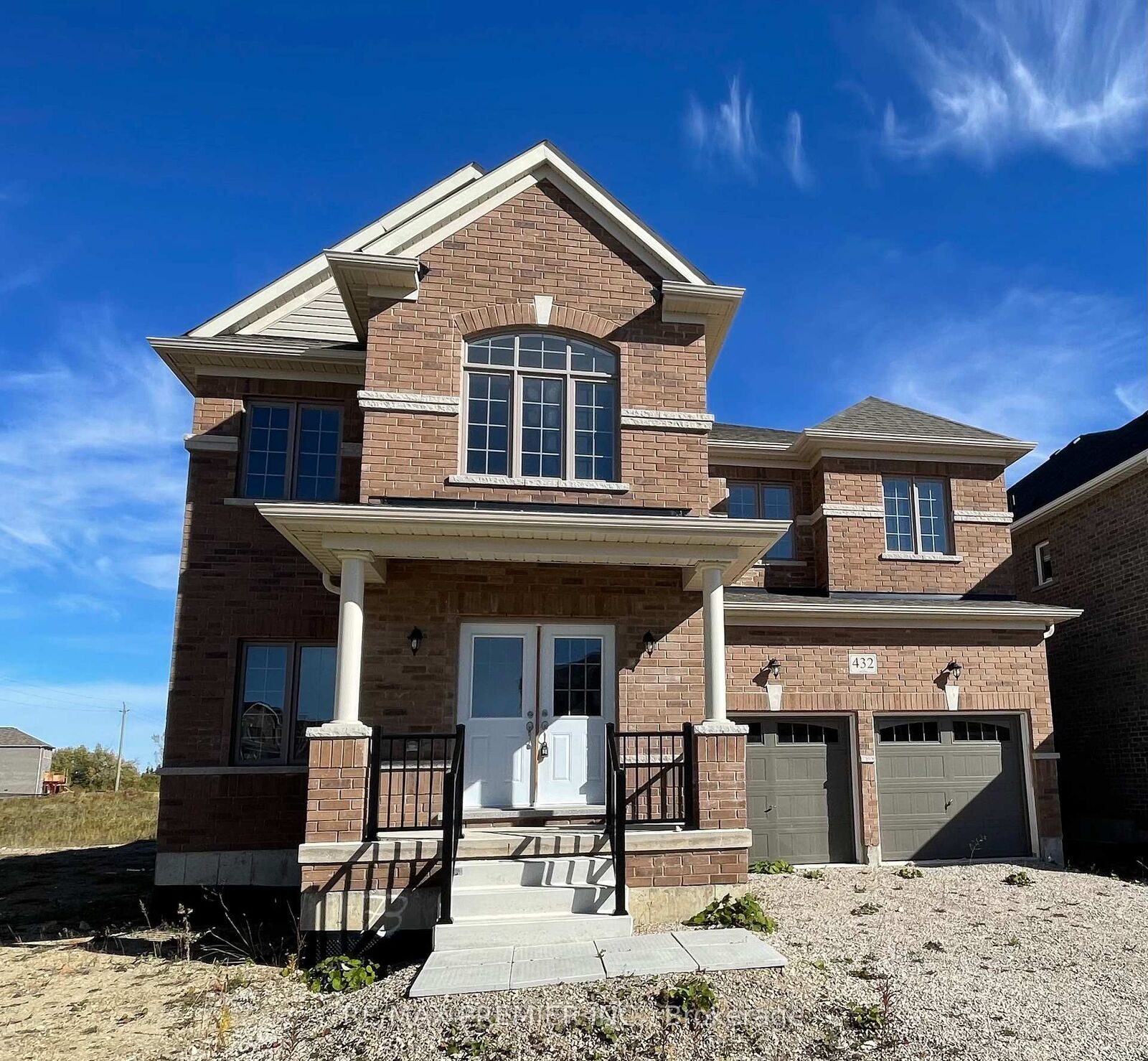 Property Photo:  432 Van Dusen Avenue  ON N0C 1B0 