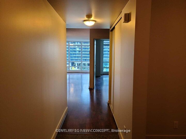 Property Photo: 397 Front Street W 811 ON M5V 3S1