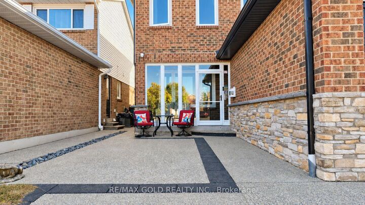 Property Photo: 50 Stephensen Court ON L6V 3X8