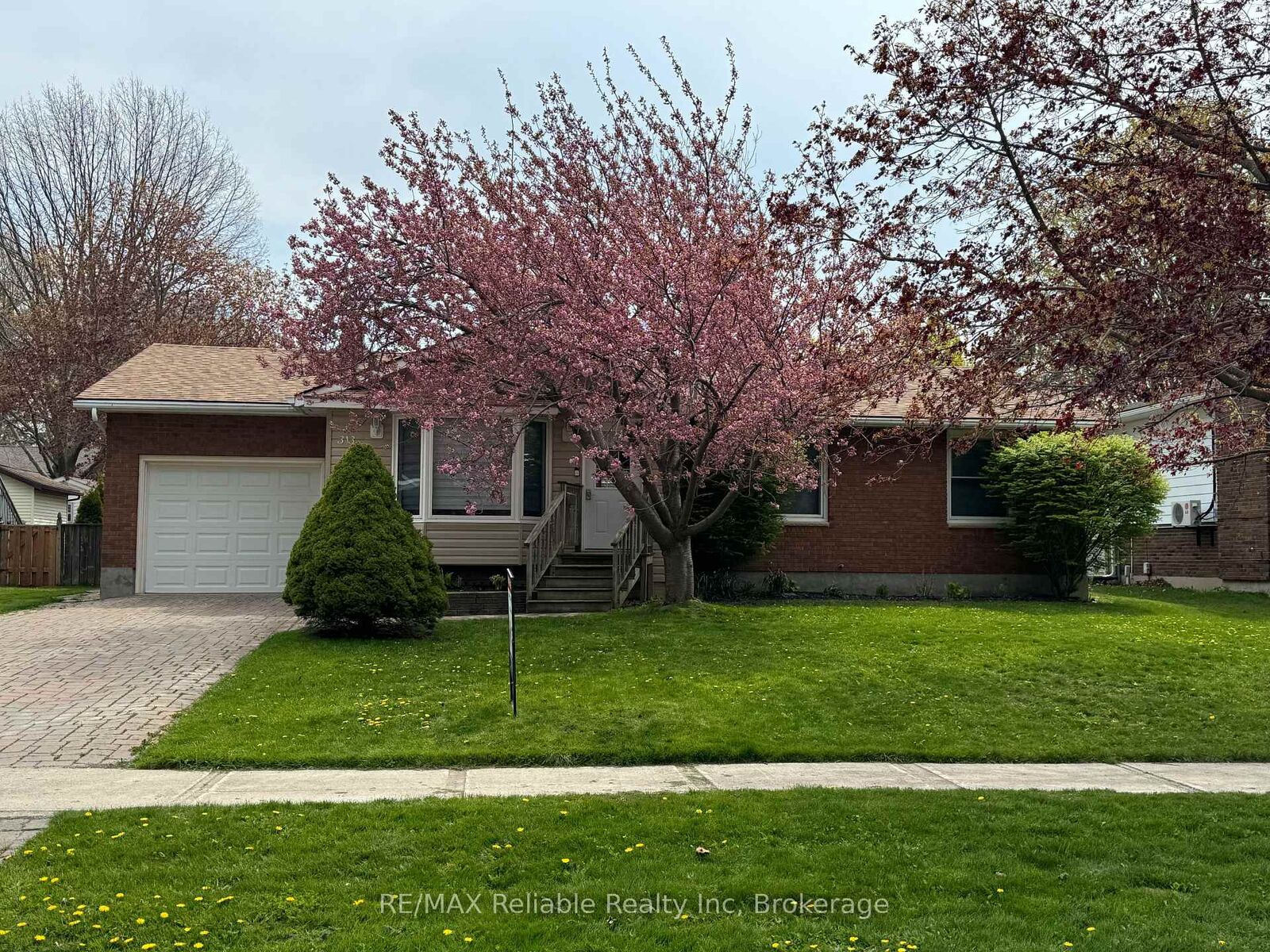Property Photo:  313 Krohmer Drive  ON N7A 4G8 